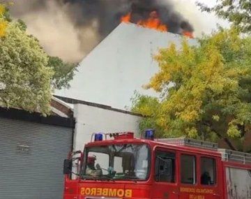 Incendio en Iron Mountain: demolieron una pared por peligro de derrumbe