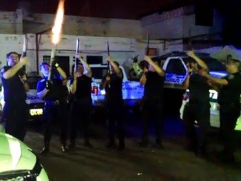 VIDEO: Policías de Mendoza festejaron la Navidad con tiros al aire