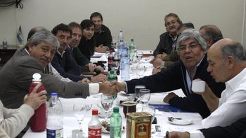 moyano evalua una propuesta para marchar con buzzi moyano evalua una propuesta para marchar con buzzi