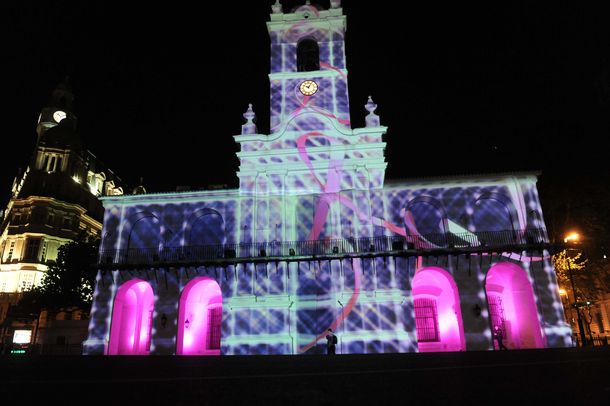 El Cabildo se vistió de rosa por la lucha contra el cáncer de mama