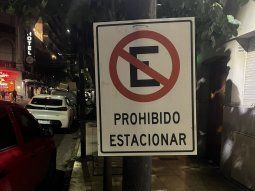 Recoleta: vecinos colocan falsos carteles de prohibido estacionar para tener exclusividad