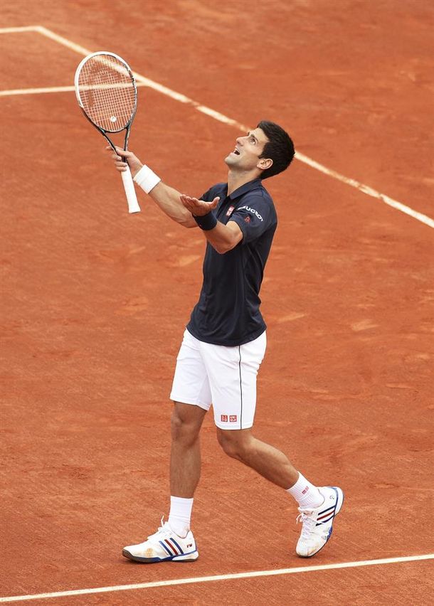 Djokovic sigue firme en Francia y está a un paso de recuperar el N°1