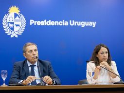 El anuncio del incremento en los combustibles, definido entre Gabriel Oddone y Fernanda Cardona, fue bien recibido de acuerdo a la mirada oficialista. El anuncio del incremento en los combustibles, definido entre Gabriel Oddone y Fernanda Cardona, fue bien recibido de acuerdo a la mirada oficialista.