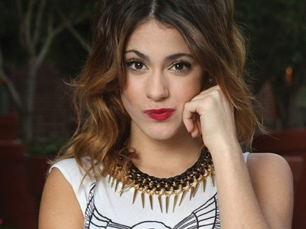 Tini Stoessel: Cuando un chico intenta algo más...