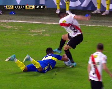 La brutal patada en la cabeza que recibió Fabra en Boca - Always Ready