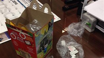 una cajera de mcdonalds vendia heroina en la cajita feliz una cajera de mcdonalds vendia heroina en la cajita feliz