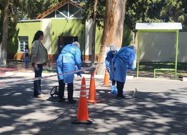 Muerte en el cementerio de San Juan: mató a su expareja de una puñalada y se fugó