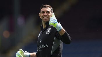 el gigante ingles que quiere al dibu martinez para reemplazar a una leyenda el gigante ingles que quiere al dibu martinez para reemplazar a una leyenda