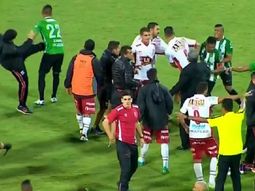 insultos, pinas y patadas: asi se despidio huracan de la copa libertadores insultos, pinas y patadas: asi se despidio huracan de la copa libertadores