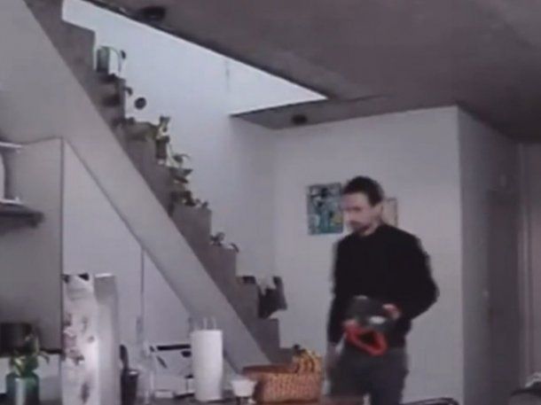 Coghlan: puso una cámara de seguridad y descubrió que su vecino le robaba