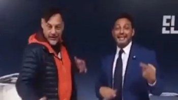 walter y chiqui de okupas recrearon su mitico baile rolinga en la presentacion de el eternauta walter y chiqui de okupas recrearon su mitico baile rolinga en la presentacion de el eternauta
