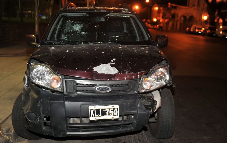 Un choque entre una camioneta y un auto dejó cuatro heridos en Flores