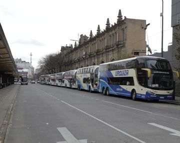 Refuerzan con micros los servicios de trenes de las líneas Roca