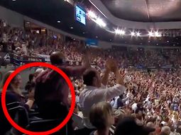 el milagro de federer: gano un punto y levanto a un hombre en silla de ruedas el milagro de federer: gano un punto y levanto a un hombre en silla de ruedas