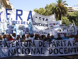 El Gobierno convocó a la paritaria docente nacional para este viernes