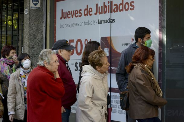 Bancos: las colas de jubilados en todo el país en fotos