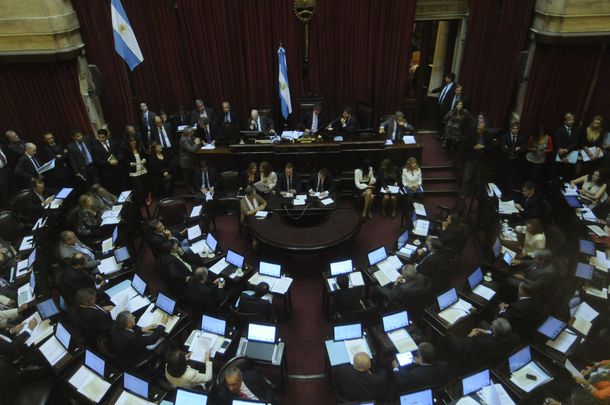 El proyecto para blanquear dólares no declarados ingresó al Senado