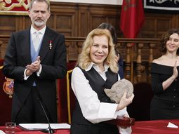 Cecilia Roth recibió el Premio Cervantes representando a la uruguaya Cristina Peri Rossi