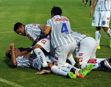 Godoy Cruz goleó a Colón en Mendoza