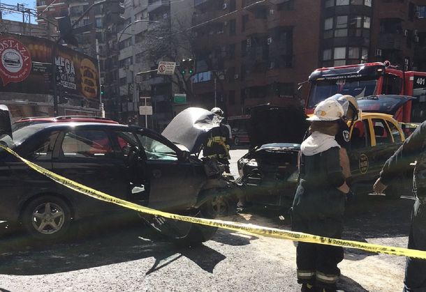 Se desmayó al volante, chocó de frente contra otro auto y murió