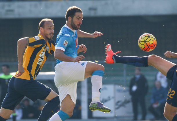Intratable: Higuaín no para y coronó con este gol la victoria del Nápoli