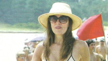 andrea frigerio se luce como una abuela top en la playa andrea frigerio se luce como una abuela top en la playa