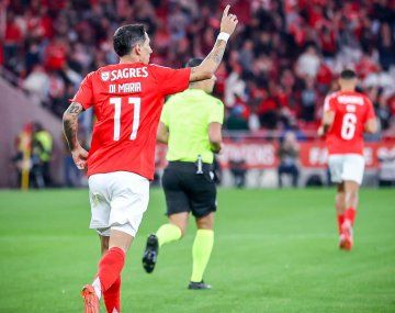 El espectacular golazo de chilena de Ángel Di María para Benfica