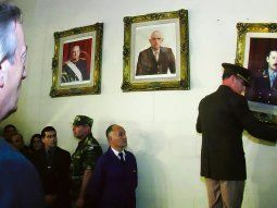 Néstor Kirchner mandó a bajar el cuadro de Videla y Bignone del Colegio Militar. Ocurrió un 24 de marzo de 2004. Néstor Kirchner mandó a bajar el cuadro de Videla y Bignone del Colegio Militar. Ocurrió un 24 de marzo de 2004.