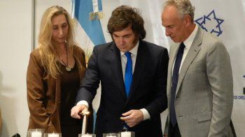 milei en el museo del holocausto: apunto contra el terrorismo y la izquierda global milei en el museo del holocausto: apunto contra el terrorismo y la izquierda global