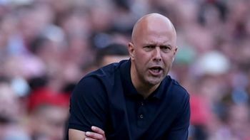 Arne Slot fue despedido de su cargo de entrenador de Liverpool. Arne Slot fue despedido de su cargo de entrenador de Liverpool.