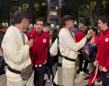 Quién es el hincha de Estudiantes que se volvió viral por su voz parecida a la del Indio Solari