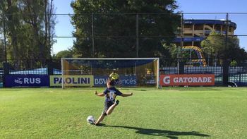 daniel osvaldo hizo de arquero y le atajo unos penales a su hijo daniel osvaldo hizo de arquero y le atajo unos penales a su hijo