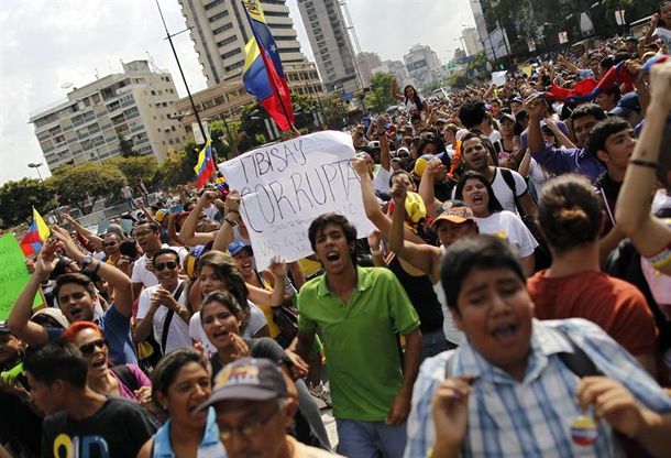 Maduro acusa a Capriles de las muertes y no permitirá las marchas opositoras