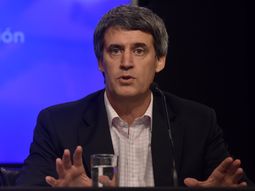 Quieren que Prat Gay declare por la fuerza