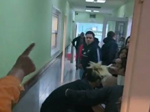 Violenta agresión en Cipolletti: un paciente y su hermana golpearon a médicos de un hospital