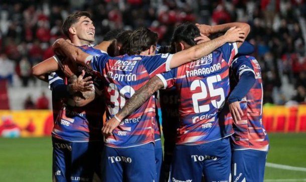 Unión goleó 4-0 a Instituto en Córdoba, por el Torneo Clausura 2025