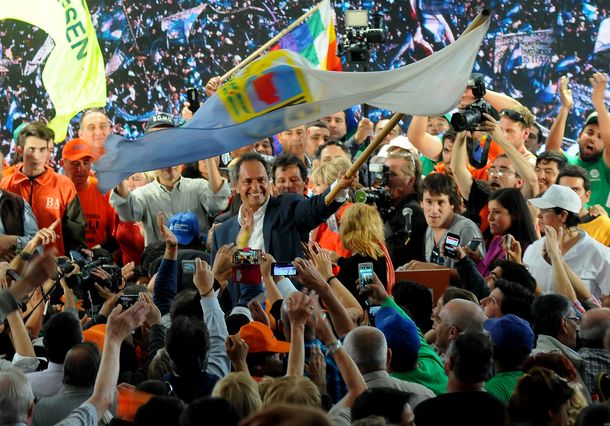 Scioli: Bajo la palabra cambio está el ajuste y un pacto con los buitres