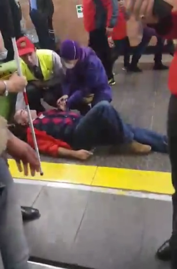VIDEO: Agredieron a un ciego en el subte de Santiago de Chile