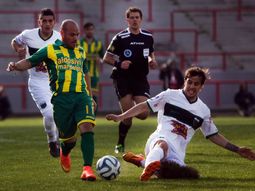 Aldosivi y Nueva Chicago volverán a verse las caras, pero esta vez para definir un ascenso (Foto de archivo) Aldosivi y Nueva Chicago volverán a verse las caras, pero esta vez para definir un ascenso (Foto de archivo)