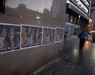 Afiches de Nisman en el centro porteño
