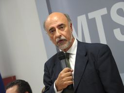 Pablo MIeres aseguró que el Poder Ejecutivo está analizando el proyecto votado. Pablo MIeres aseguró que el Poder Ejecutivo está analizando el proyecto votado.