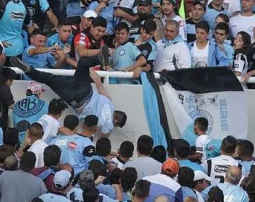 Tiraron a un hincha de una tribuna en Belgrano-Talleres  Crédito: @pablocarrozza