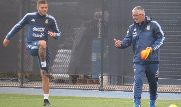 El delantero se movió diferenciado recuperándose de su lesión (foto: AFA)