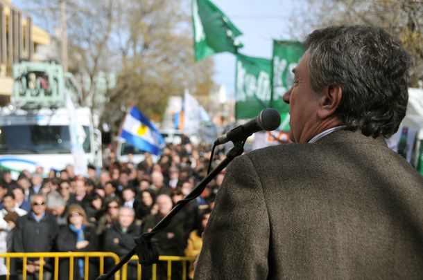Entregan fondos a productores ganaderos de Río Negro
