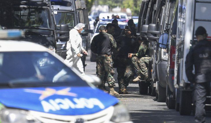 Cuatro policías fueron heridos por el secuestrador de Caseros: uno está grave