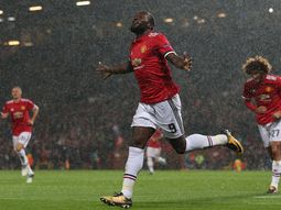 Piden a hinchas del United que no le canten más al pene de su estrella