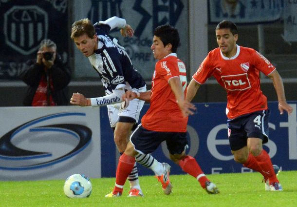 El Rojo y Talleres empataron en un partido entretenido