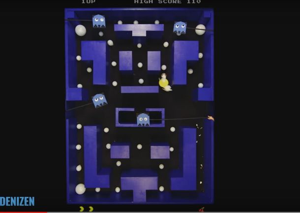 VIDEO: Un perro juega al Pac-Man mejor que cualquiera