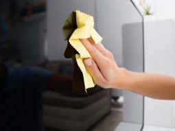 Cómo limpiar la pantalla de tu TV sin dejar huellas