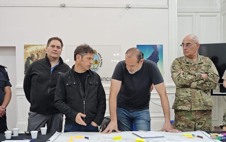Kicillof viajó a Bahía Blanca y encabeza el comité de crisis tras el tornado
